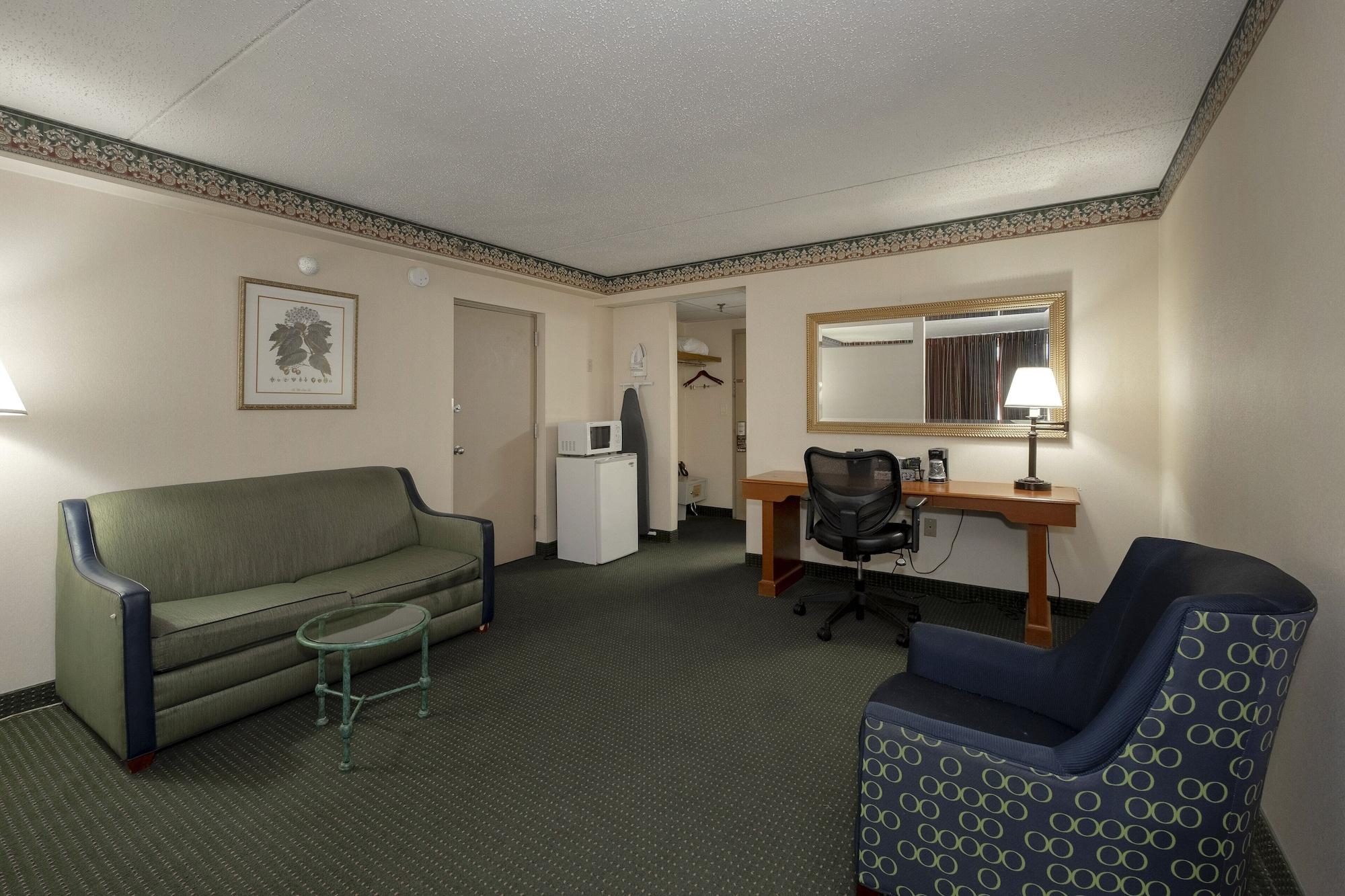 Red Roof Inn And Suites Newark - University Exterior photo